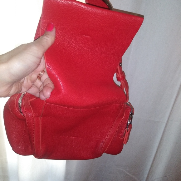 Super Lightweight Chic Red Crossbody Bag in a Pebbled Grain Vegan Leather. - Picture 9 of 11